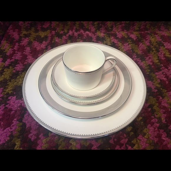 Vera Wang Wedgewood 5 Piece Place Setting NIB - Picture 1 of 5